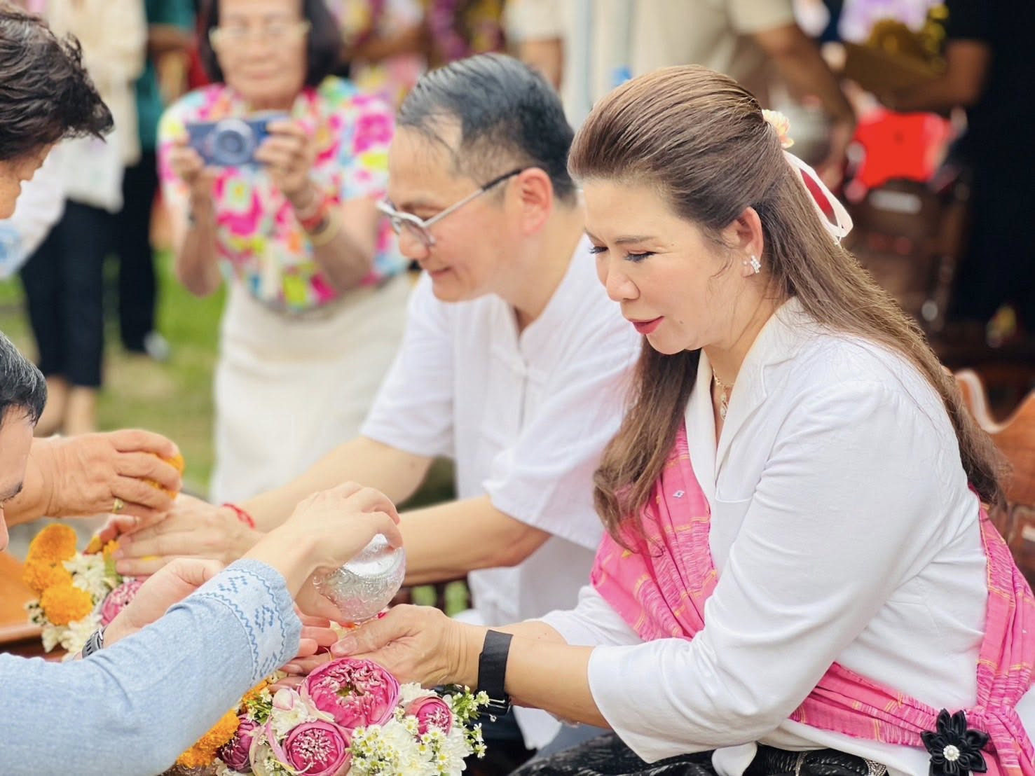 พช.อุบลฯ เข้าร่วมกิจกรรม “สงกรานต์อุบลฯ 69 ผู้ว่าฯ พาเข้าวัด”